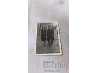 Fotografie Sofia Un bărbat și o fată tânără la plimbare 1941