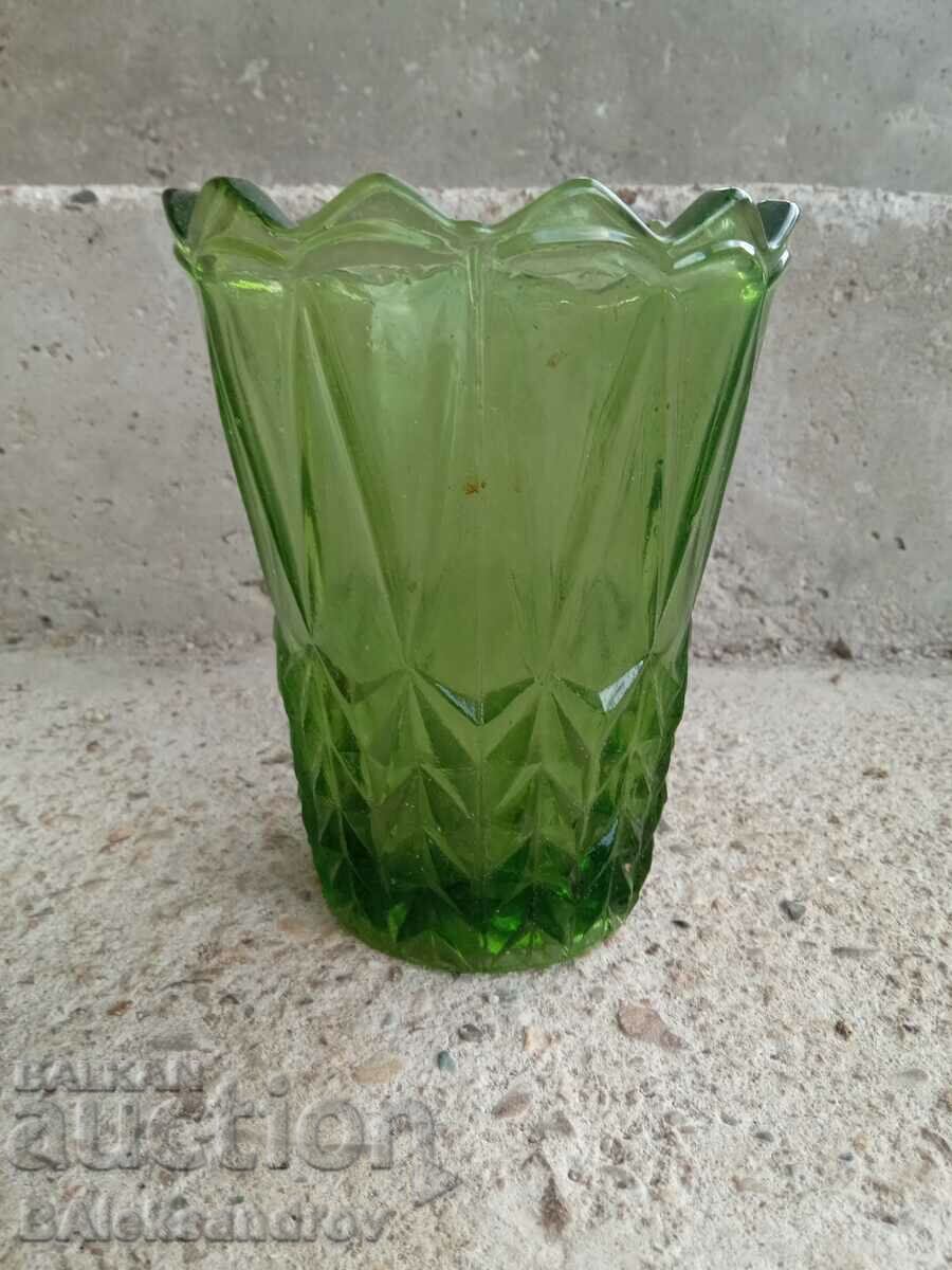 Vază veche de sticlă colorată