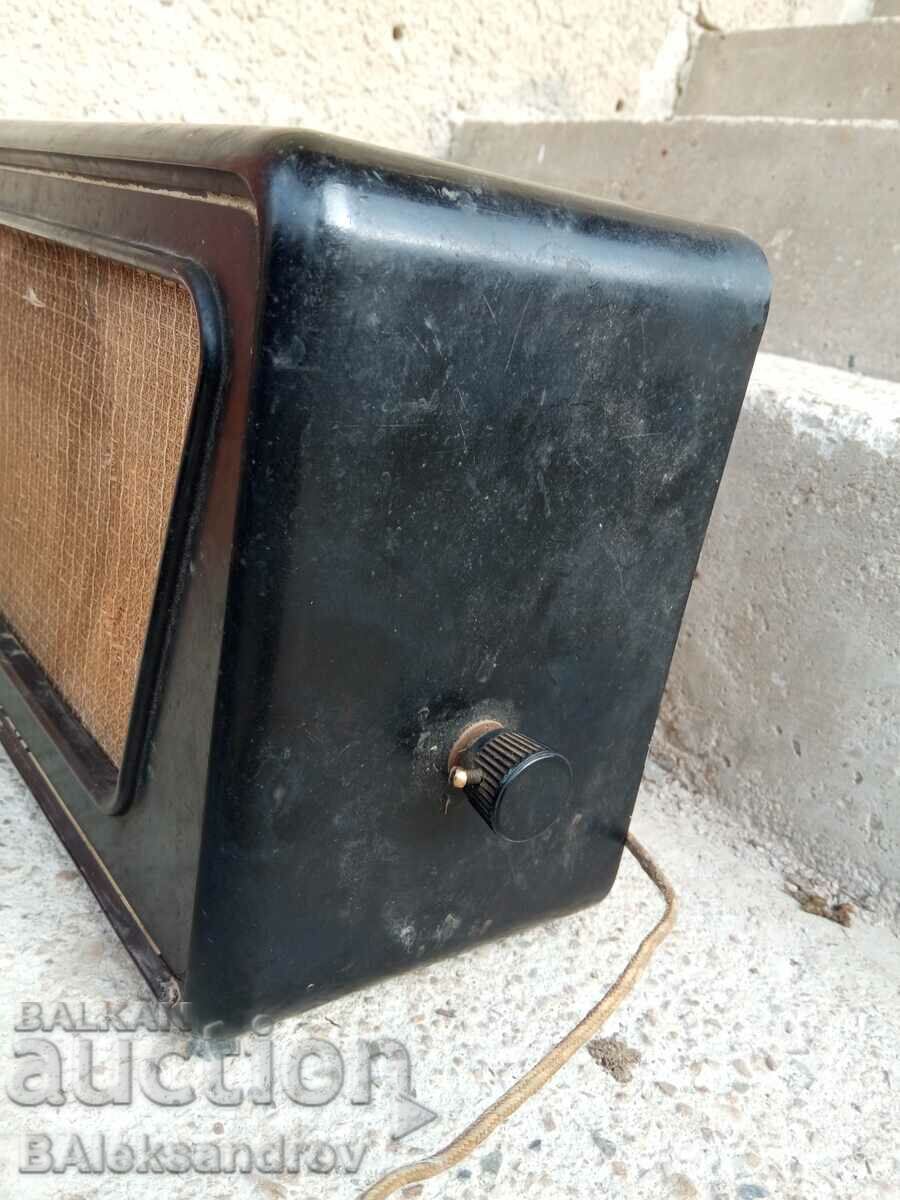 Delivery of Old bakelite radio dot