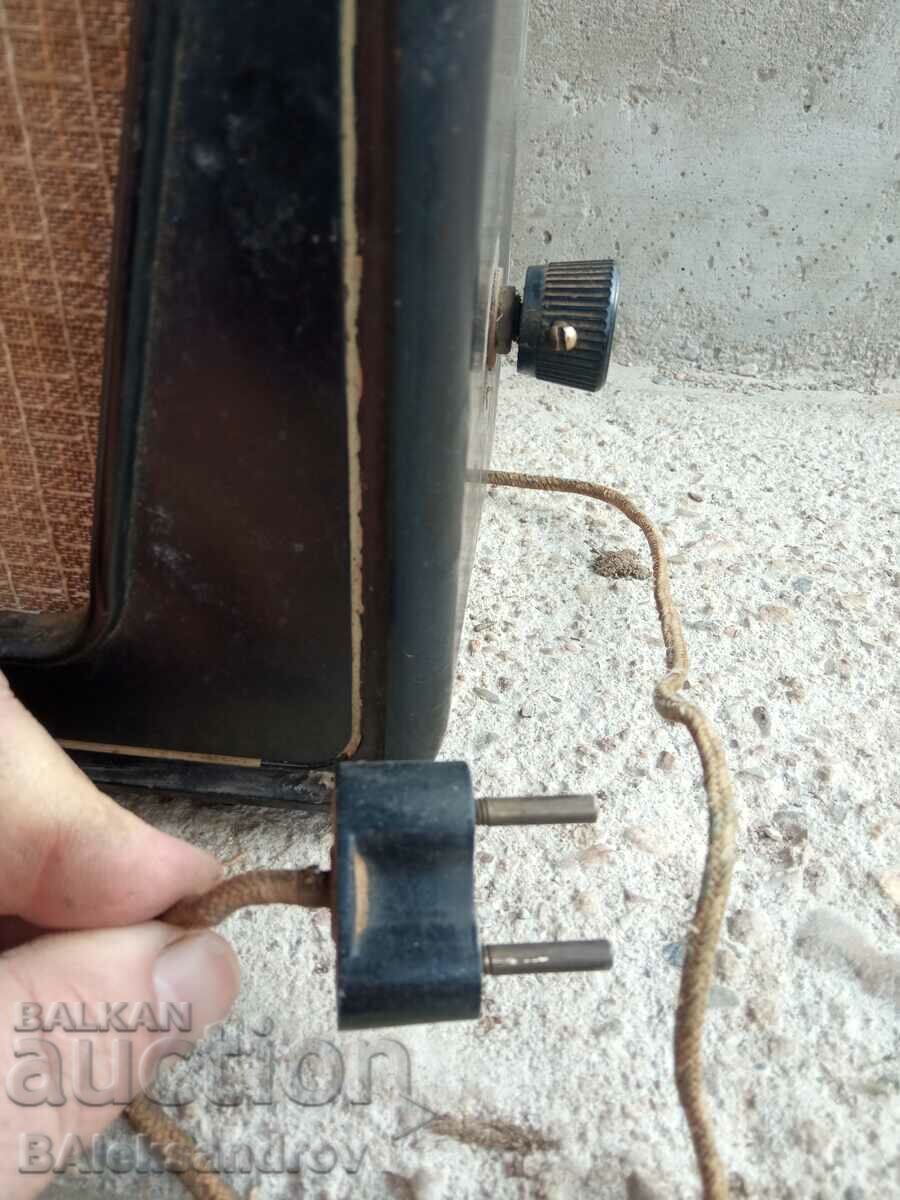 Old bakelite radio dot - 5