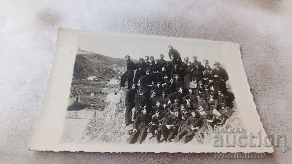 Photo Oryahovo Pupils of the 8th grade on a rock above the city, 1934