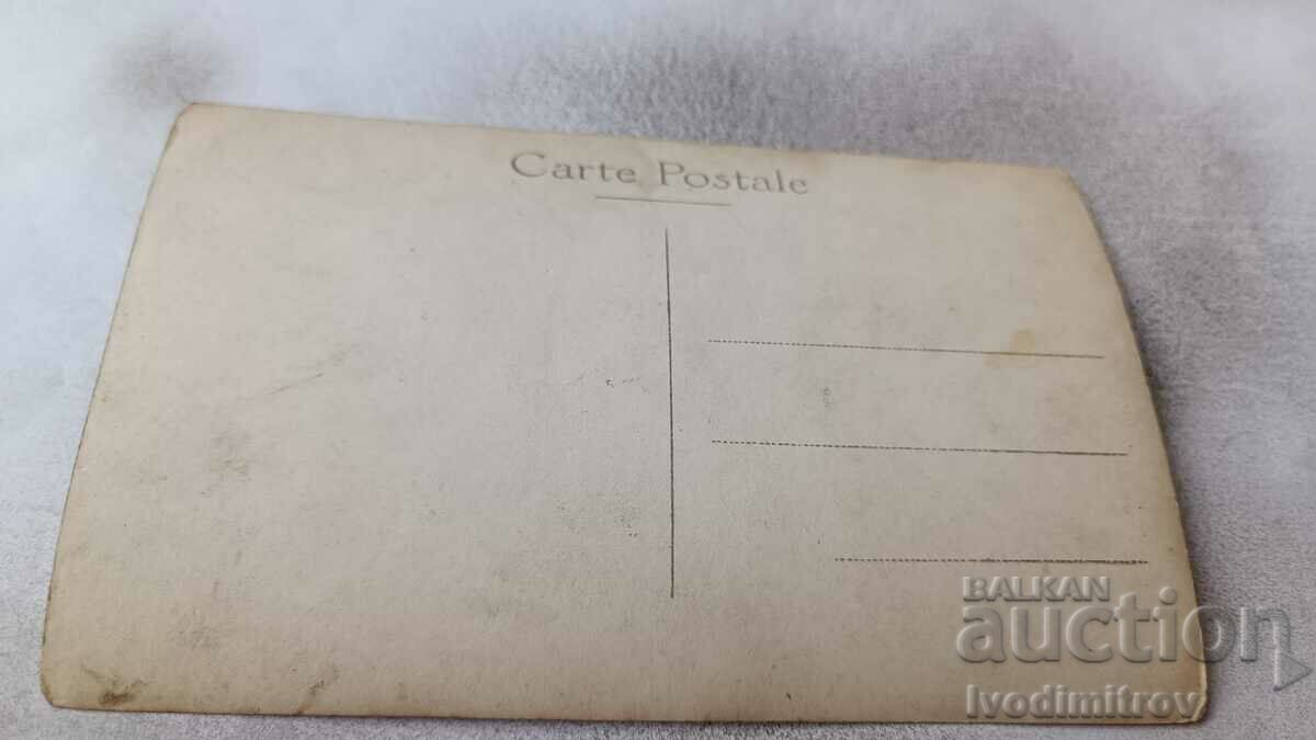 Photo Sofia Khlebari in front of a bread oven with price 5.65 BGN | € 2.89