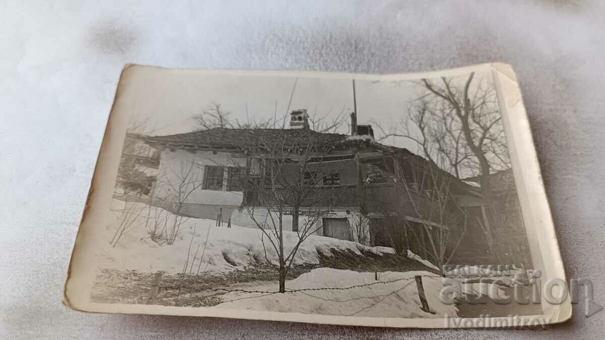 Φωτογραφία Παλιά εξοχική κατοικία το χειμώνα