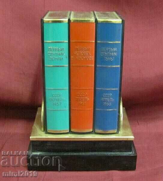 Vintich Souvenir - USSR Space Program with price 35.00 BGN | € 17.90 Vintich Souvenir - USSR Space Program with price 35.00 BGN | € 17.90