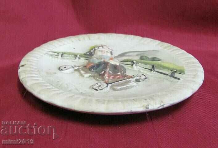 Auction  Old Relief Decoration - Plate