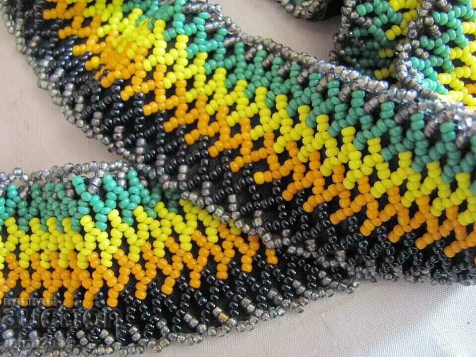 Παράδοση Κολιέ γυναικείων κοστουμιών του 19ου αιώνα Παράδοση Κολιέ γυναικείων κοστουμιών του 19ου αιώνα