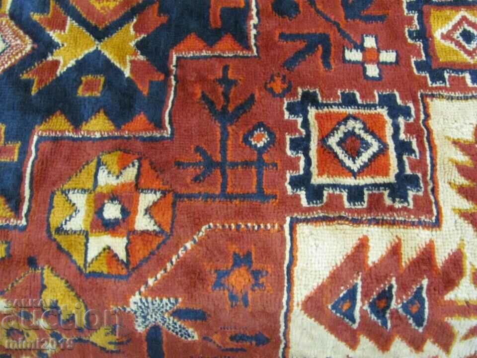 Delivery of Vintich Plush Table Cover