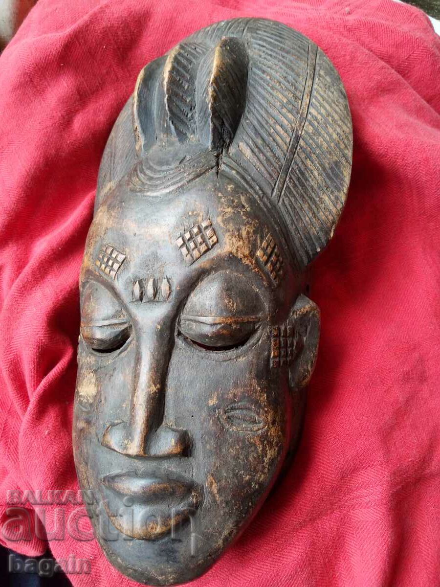 Αρχαία αφρικανική μάσκα.