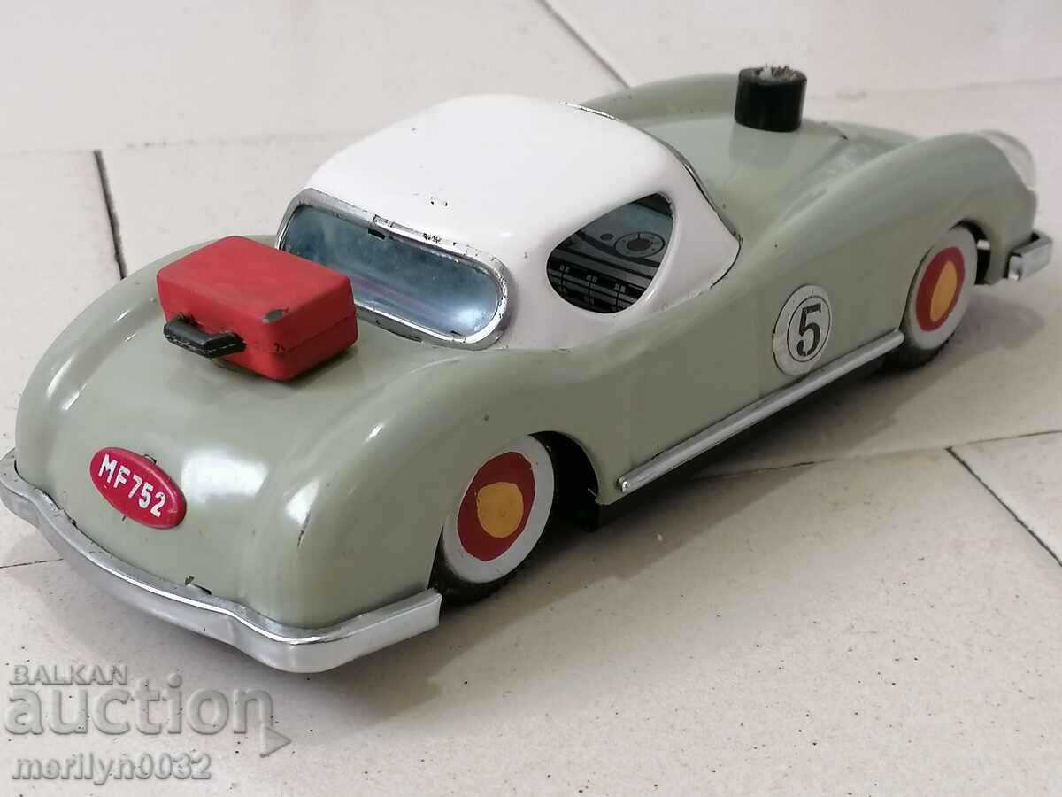 Παράδοση Παιδικό τσίγκινο αυτοκίνητο, καρότσι Παράδοση Παιδικό τσίγκινο αυτοκίνητο, καρότσι