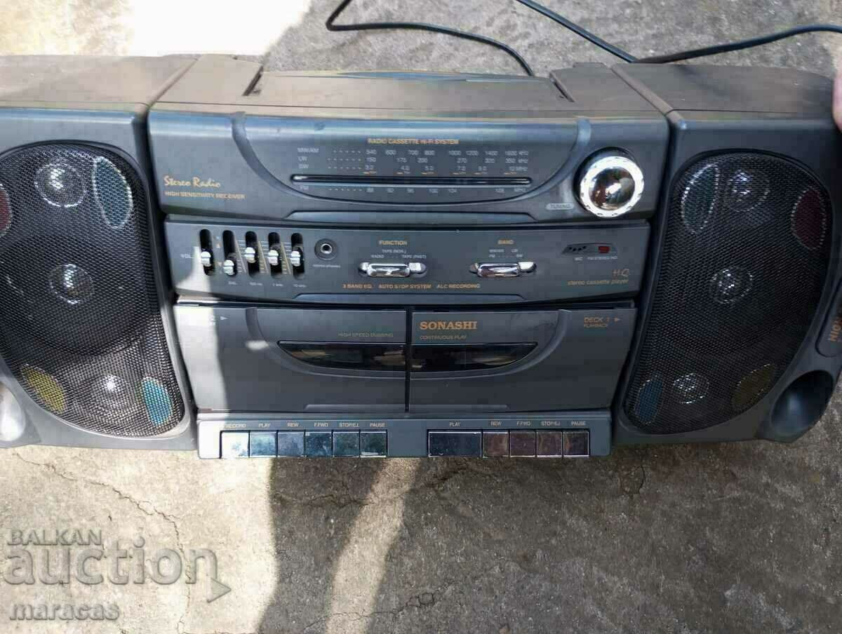 Ραδιοκασετόφωνο με τιμή 90.00 BGN | € 46.02 Ραδιοκασετόφωνο με τιμή 90.00 BGN | € 46.02