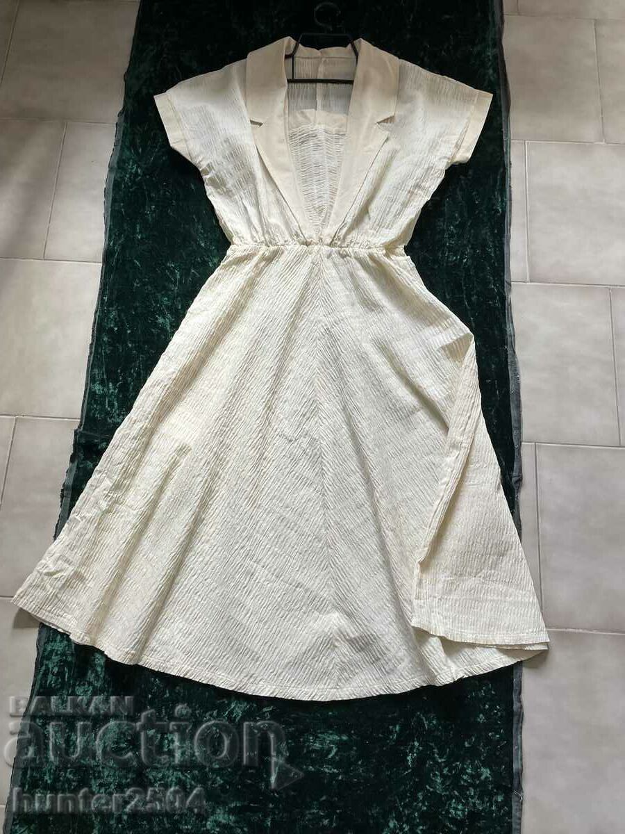 Rochie cu tiv, nouă