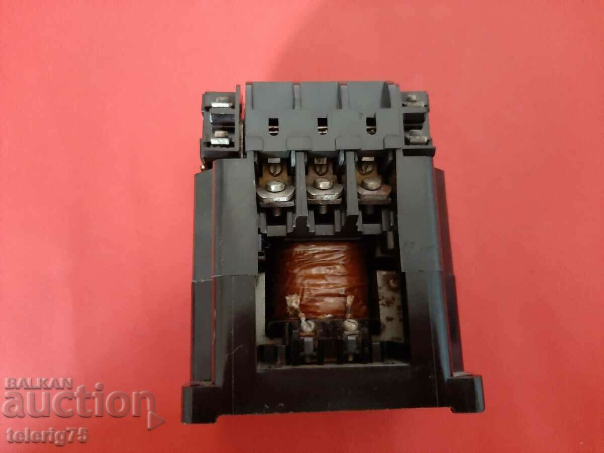 Бакелитов Контактор К-4-1 ,63А,бобина-220V с цена 60.00 лв. | € 30.68 Бакелитов Контактор К-4-1 ,63А,бобина-220V с цена 60.00 лв. | € 30.68