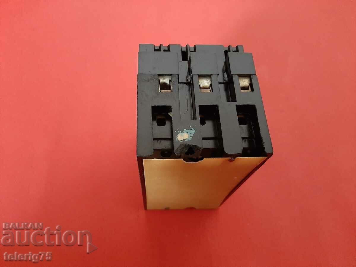 Delivery of Russian/Soviet Automatic Fuse AE 2046M,10P-00,25A Delivery of Russian/Soviet Automatic Fuse AE 2046M,10P-00,25A