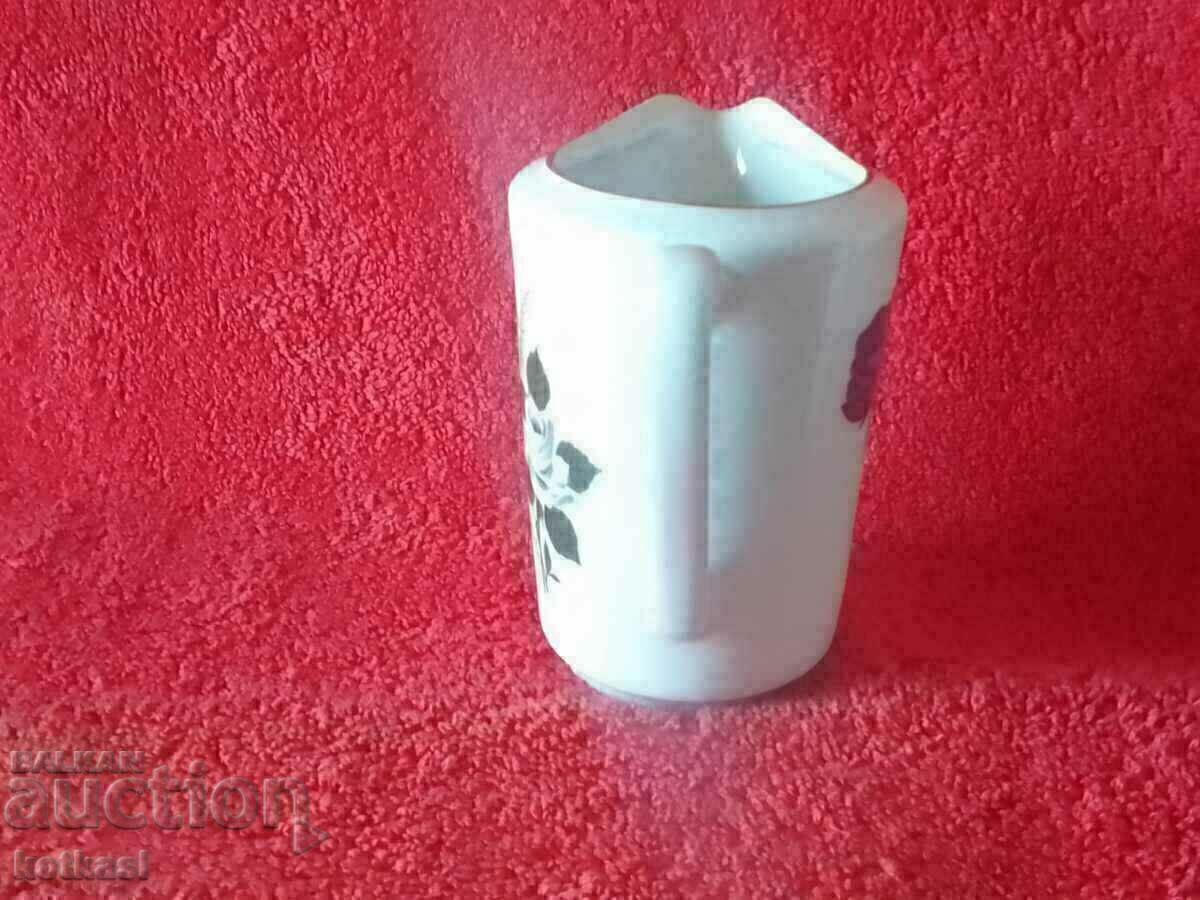 Delivery of Old porcelain small jug latiera gilt Germany KAHLA Delivery of Old porcelain small jug latiera gilt Germany KAHLA