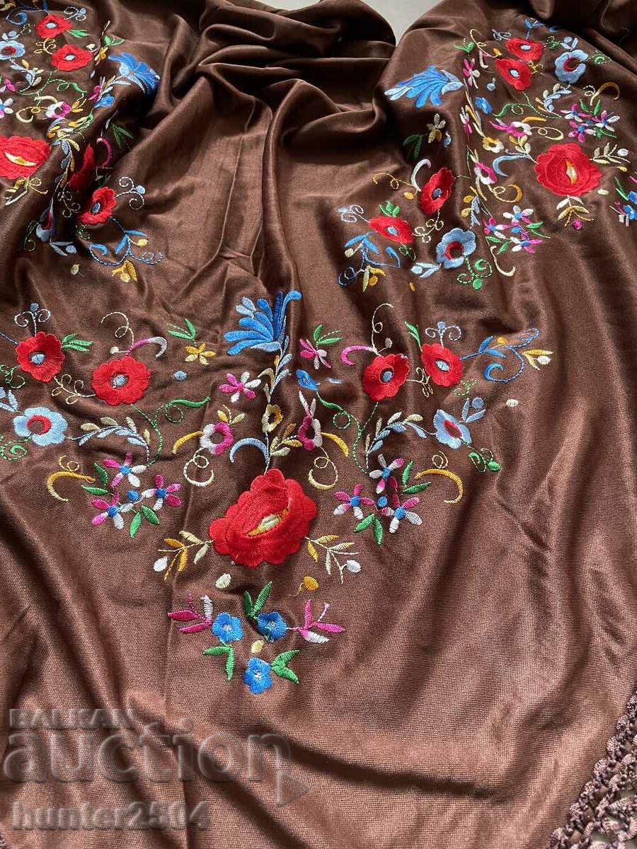 Σάλι, μαντίλα, μαντήλι με τιμή 24.95 BGN | € 12.76 Σάλι, μαντίλα, μαντήλι με τιμή 24.95 BGN | € 12.76