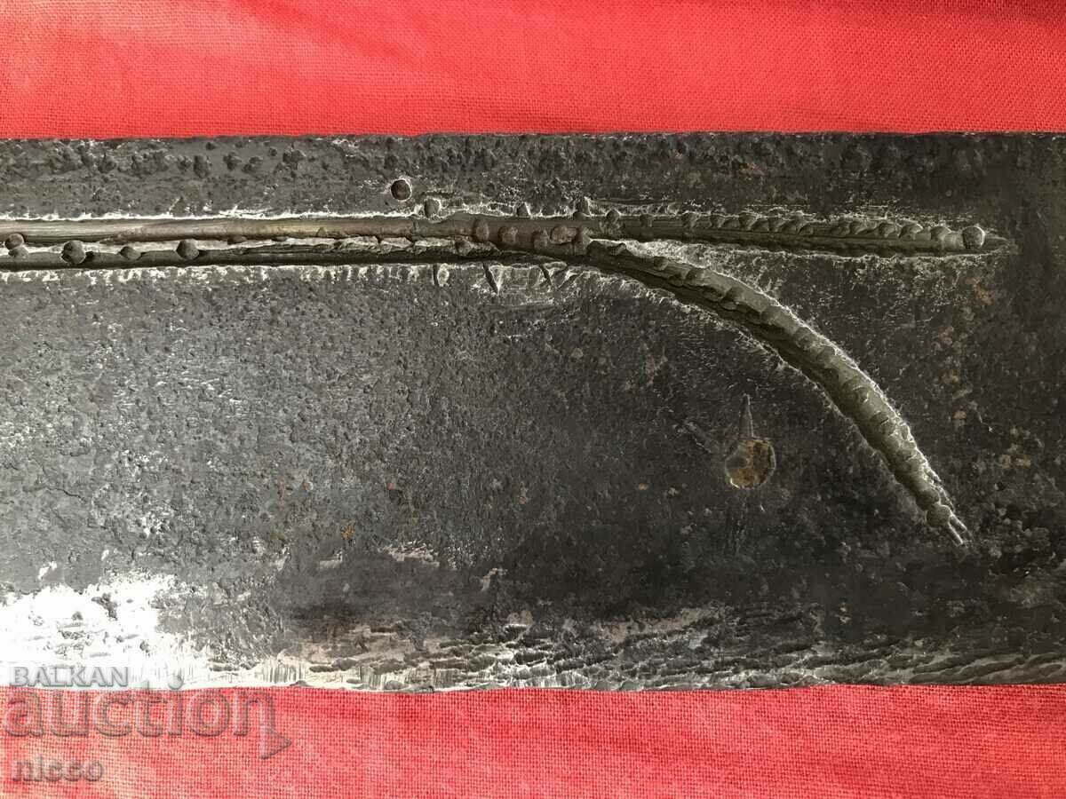 Παράδοση Μεγάλη σατύρλια, καρακουλάκ, σπαθί