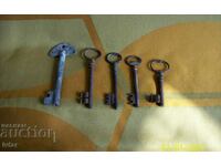 Lot of old keys - 4
