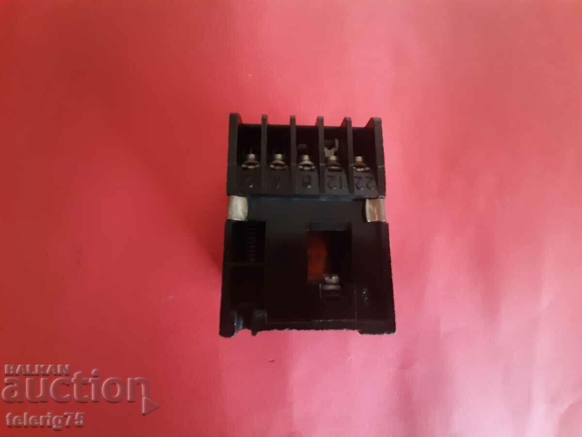 Contactor KP-0, 500V, 4A, 2NO+3NC Contact, bobină-220V cu preț 23.00 BGN | € 11.76 Contactor KP-0, 500V, 4A, 2NO+3NC Contact, bobină-220V cu preț 23.00 BGN | € 11.76