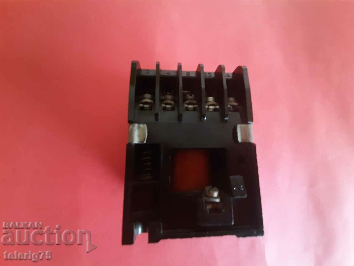 Contactor bulgar K6E, 500V, 6A, 5NO Contact, bobina-220V cu preț 27.00 BGN | € 13.80