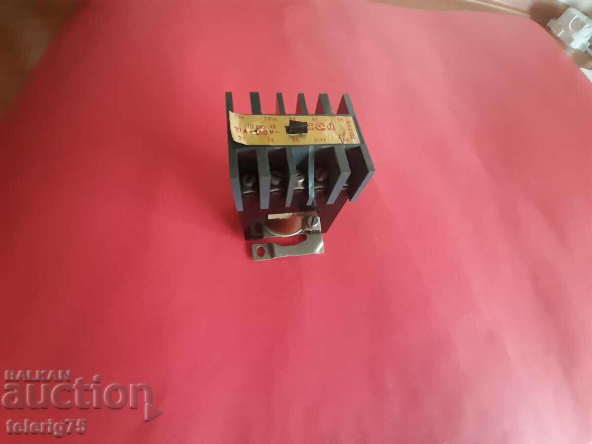 German Contactor, 380V, 10A, 5H3 Contacts, coil-220V with price 20.00 BGN | € 10.23 German Contactor, 380V, 10A, 5H3 Contacts, coil-220V with price 20.00 BGN | € 10.23