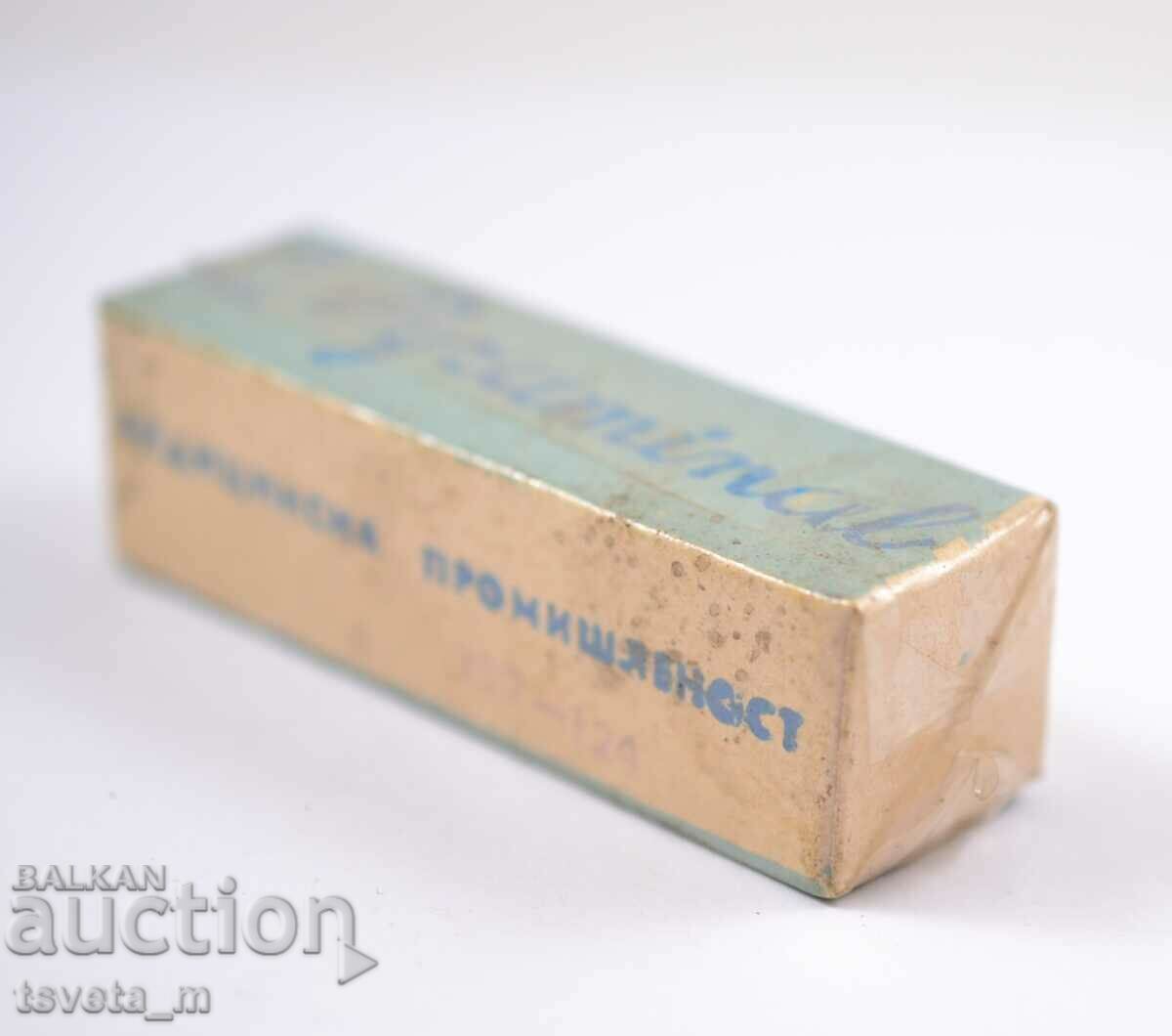 Auction Pyraminal vintage packaging, medicine - unwrapped Auction Pyraminal vintage packaging, medicine - unwrapped