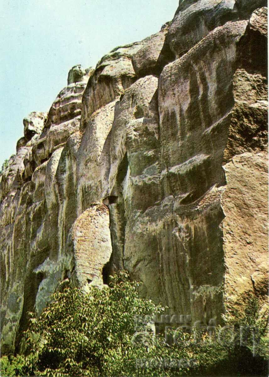 Стара картичка - Мадара, Скалите