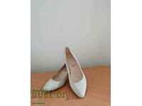 5th Avenue Women's Cream Leather Heeled Shoes, Size 36