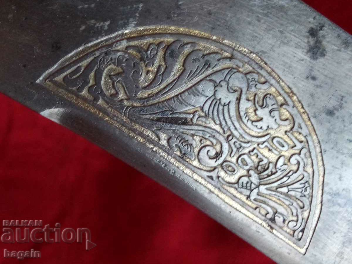 Un cuțit unic din oțel Toledo.