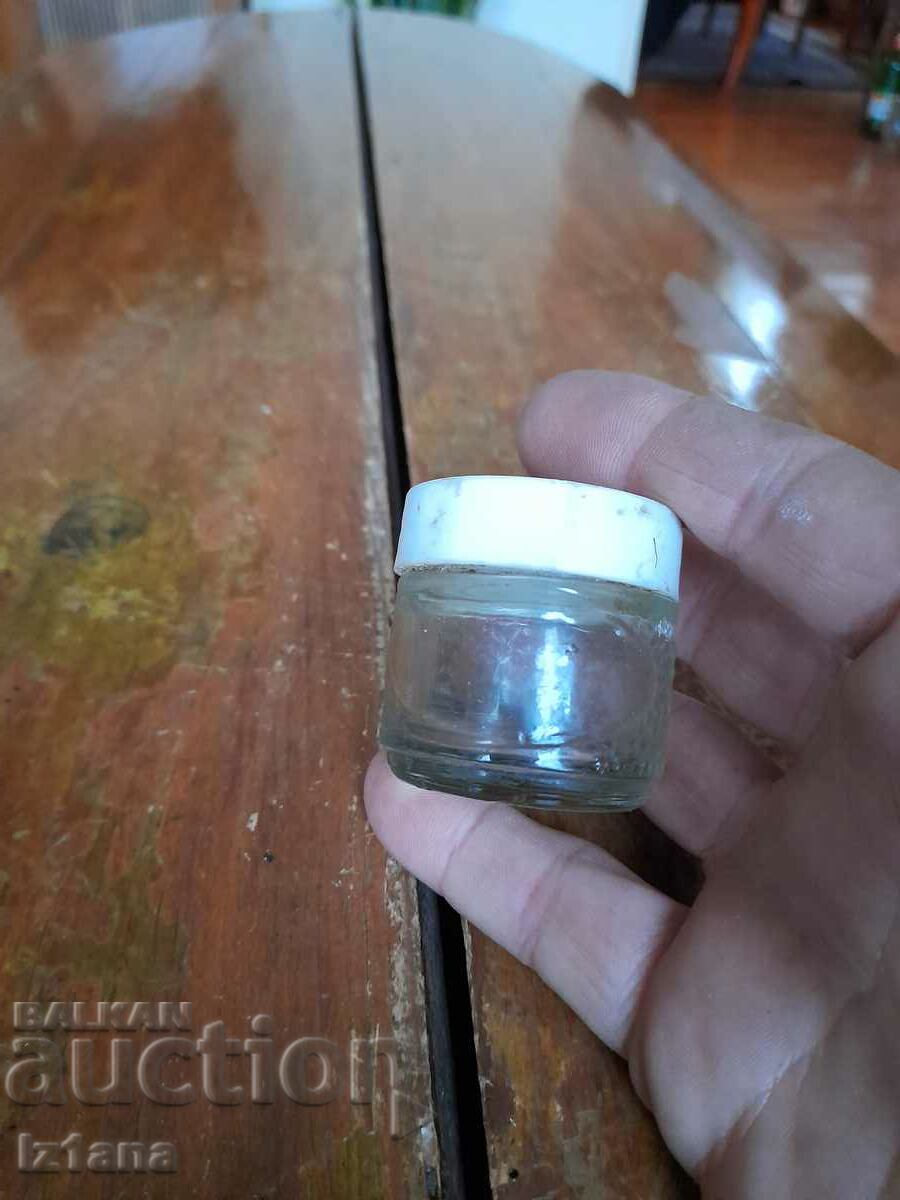 Auction An old jar of cosmetic cream Auction An old jar of cosmetic cream