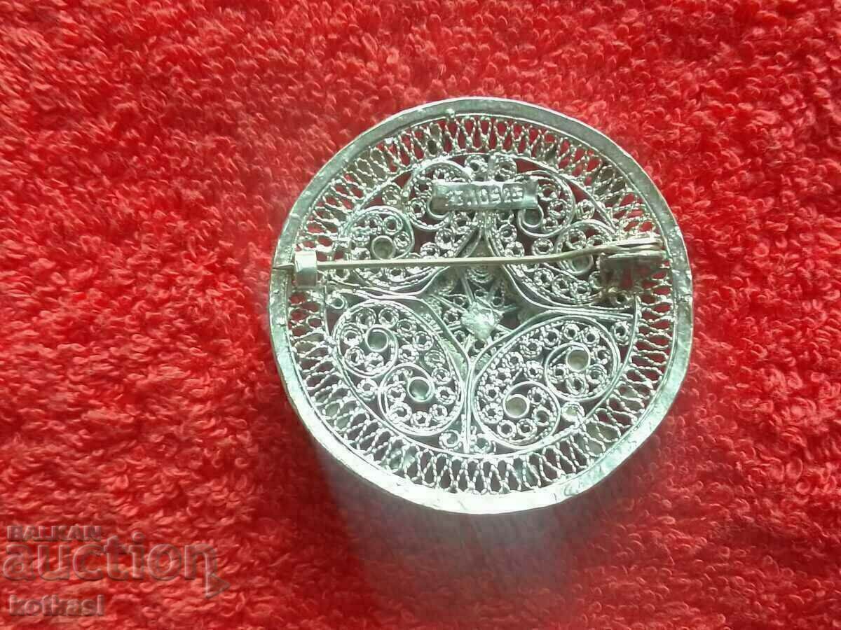 Auction Old silver filigree brooch with markings Auction Old silver filigree brooch with markings