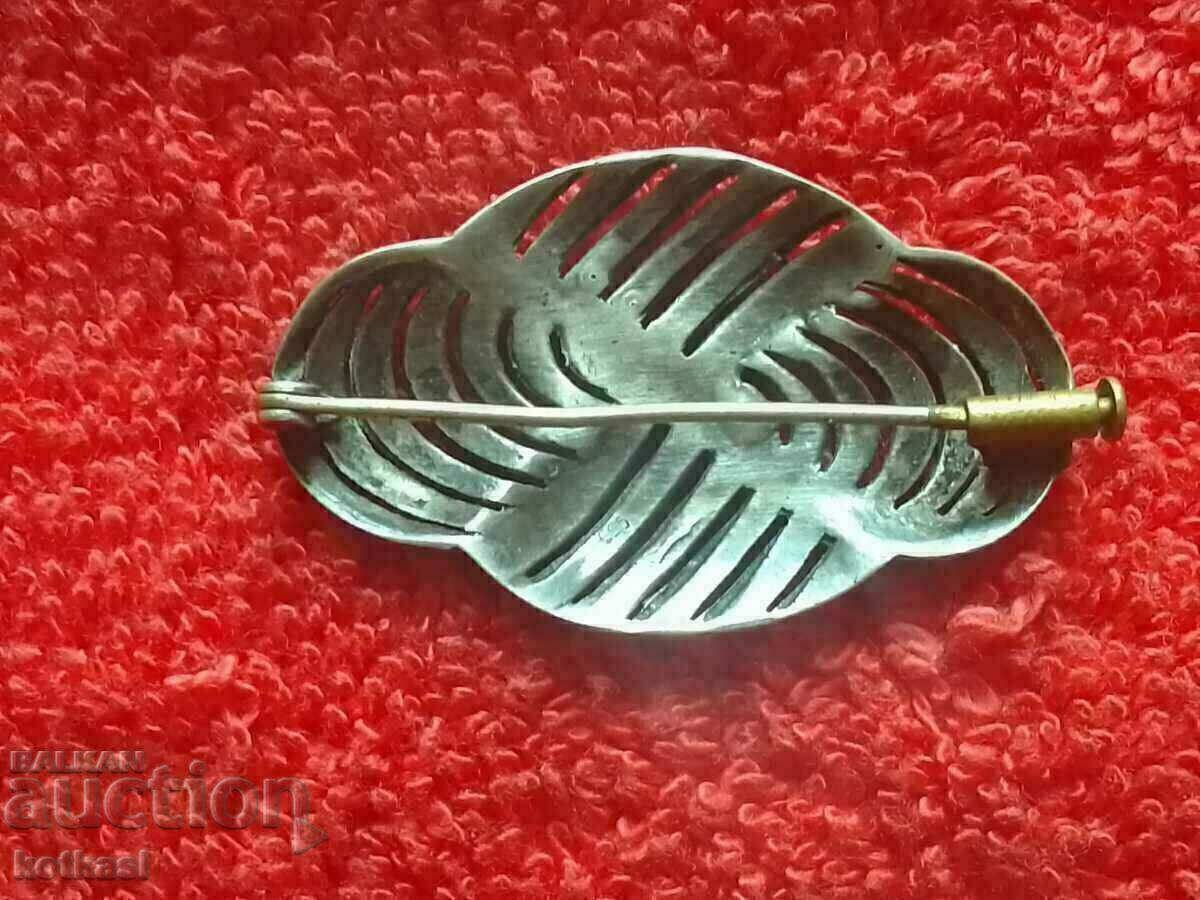 Delivery of Old silver brooch markings semi-precious stones Delivery of Old silver brooch markings semi-precious stones