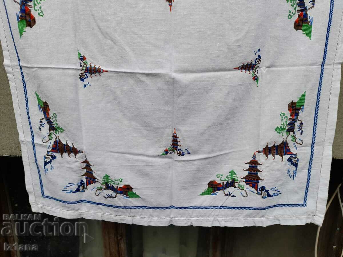 Auction Old embroidered tablecloth, square Auction Old embroidered tablecloth, square