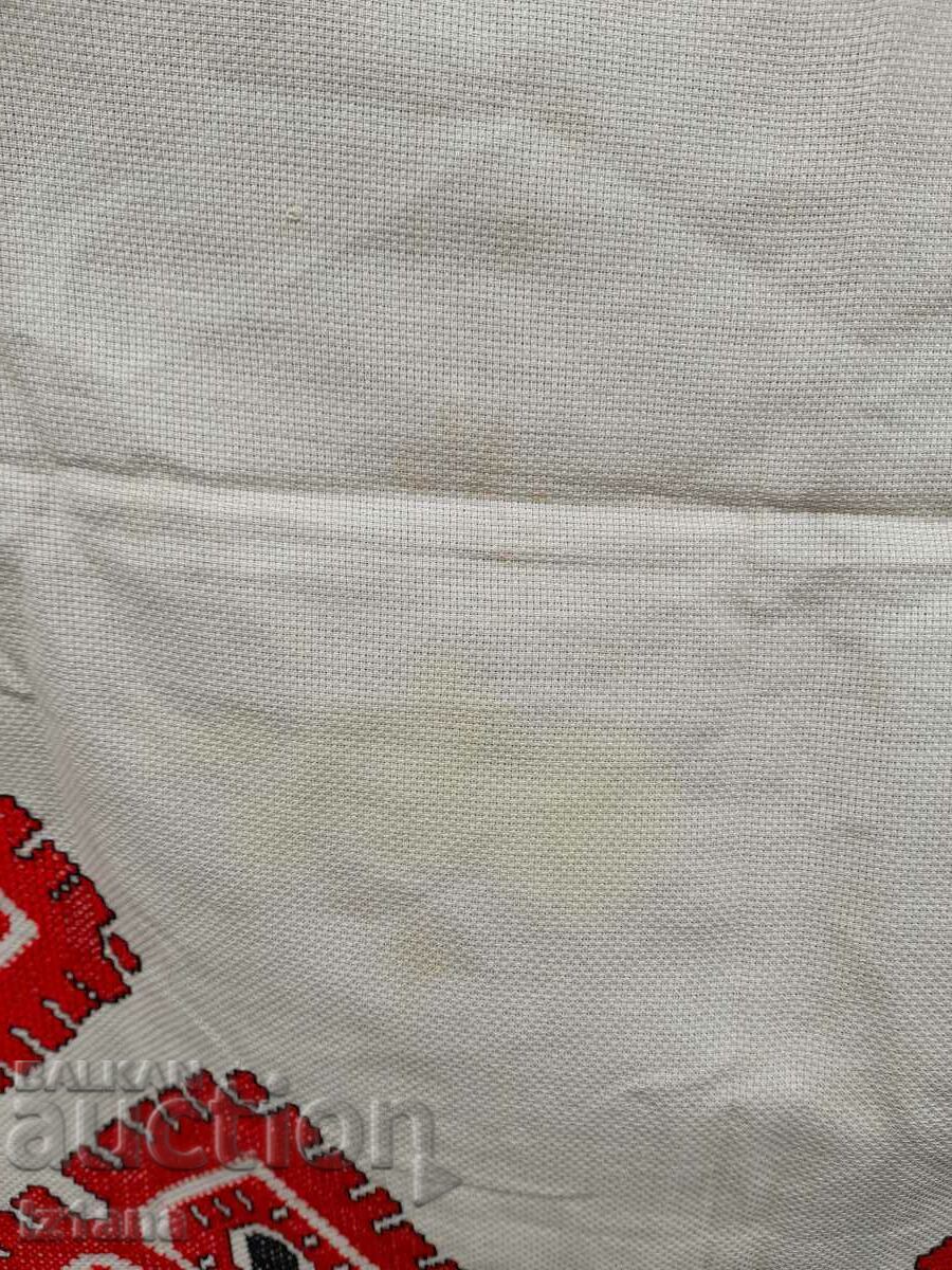 Delivery of Old embroidered tablecloth, square Delivery of Old embroidered tablecloth, square