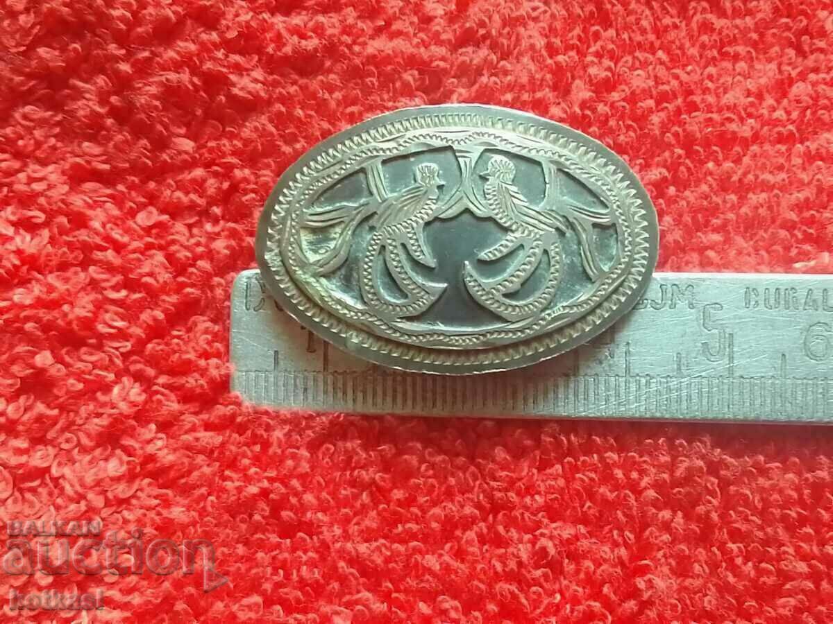 Broșă de păsări din argint vechi 900 cu preț 55.50 BGN | € 28.38 Broșă de păsări din argint vechi 900 cu preț 55.50 BGN | € 28.38