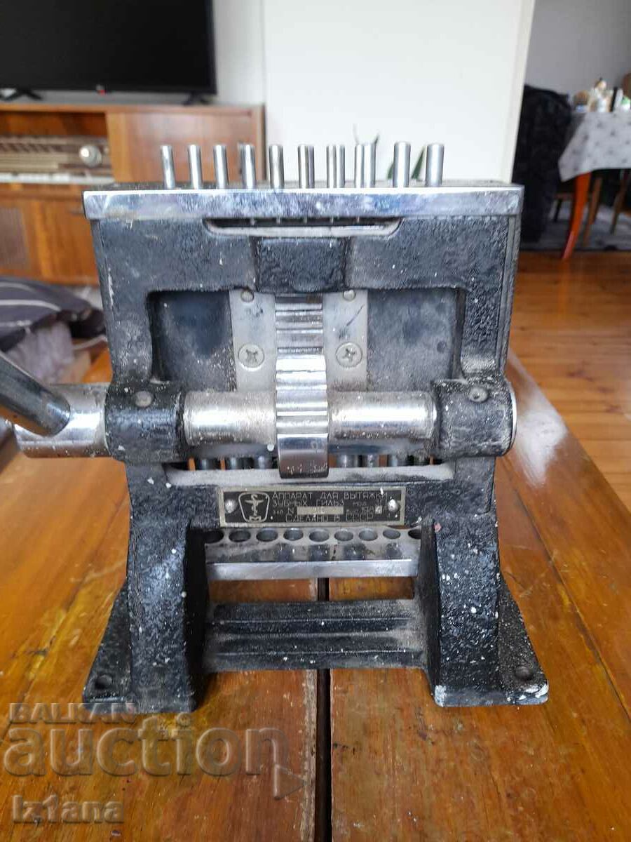 Old dental press for dental crowns - 6