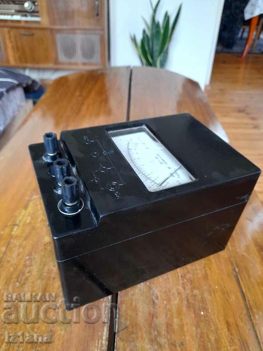 Old megohmmeter M4100/2 - 7 Old megohmmeter M4100/2 - 7