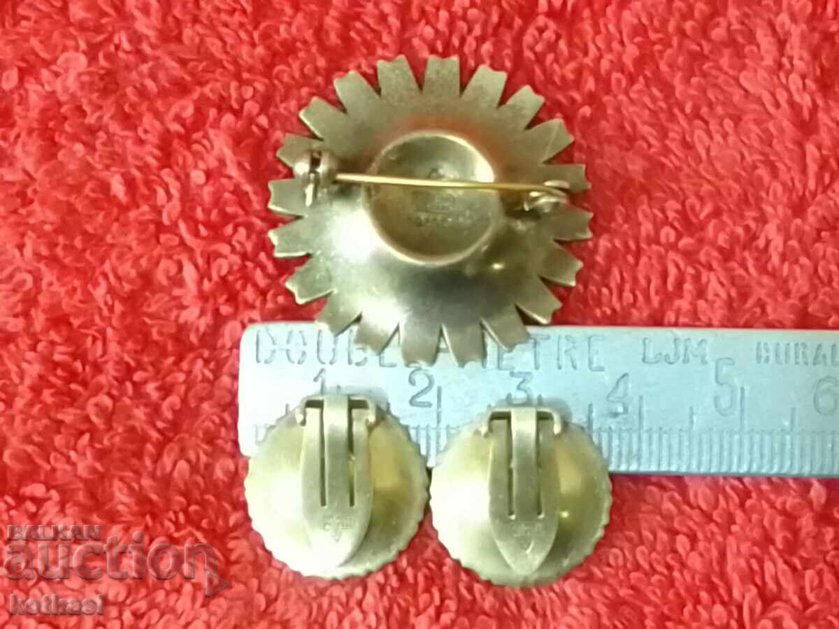 Сребърни STERLING DENIMARK 925 S обици позлата цвете 3 броя с цена 360.00 лв. | € 184.07 Сребърни STERLING DENIMARK 925 S обици позлата цвете 3 броя с цена 360.00 лв. | € 184.07