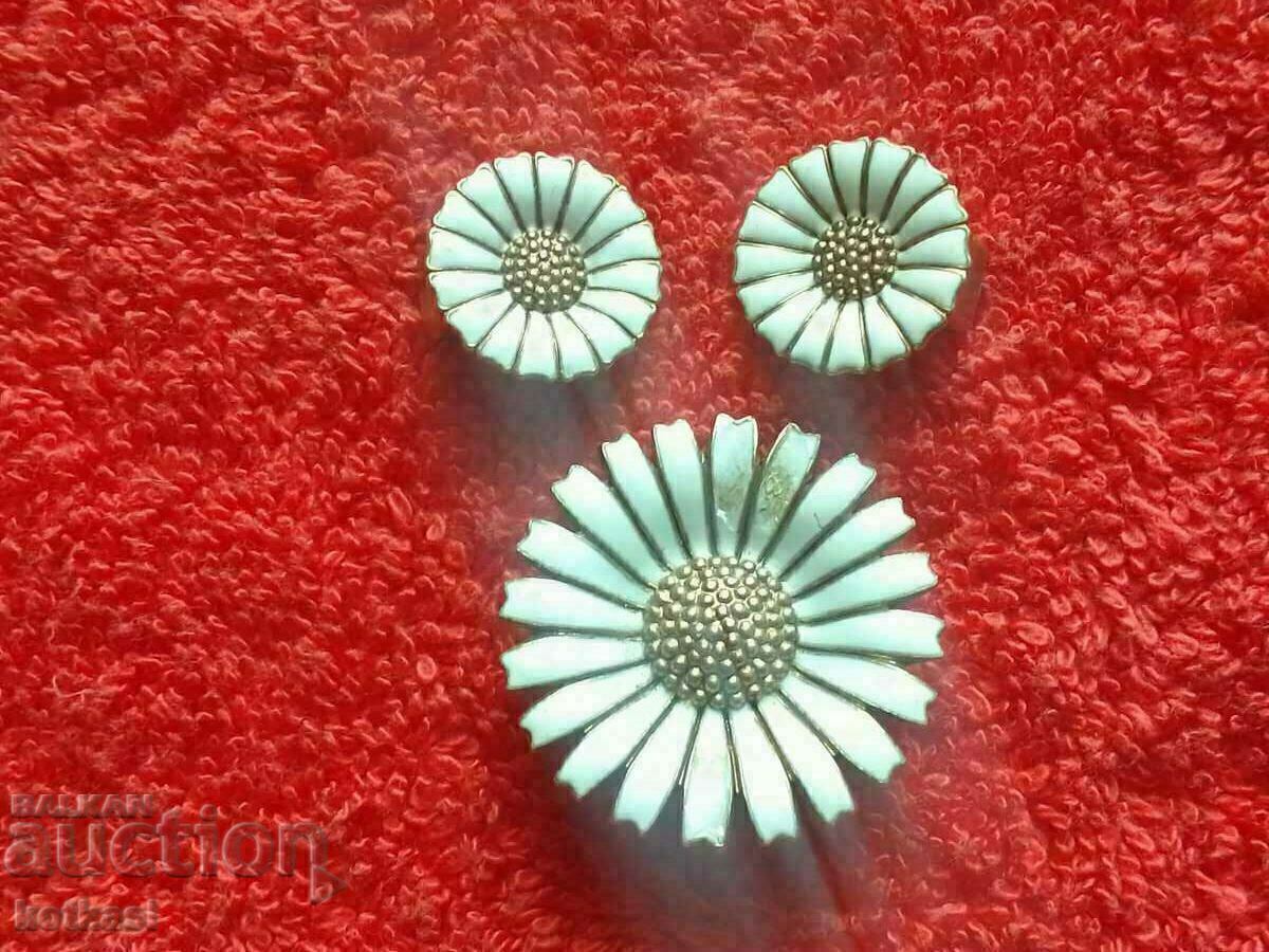 Delivery of Sterling Silver DENIMARK 925 S Earrings Gold Plated Flower 3 Pieces Delivery of Sterling Silver DENIMARK 925 S Earrings Gold Plated Flower 3 Pieces
