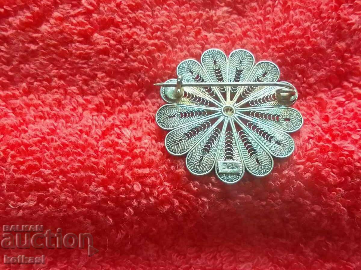 Auction Old silver 925 Filigree Brooch Auction Old silver 925 Filigree Brooch