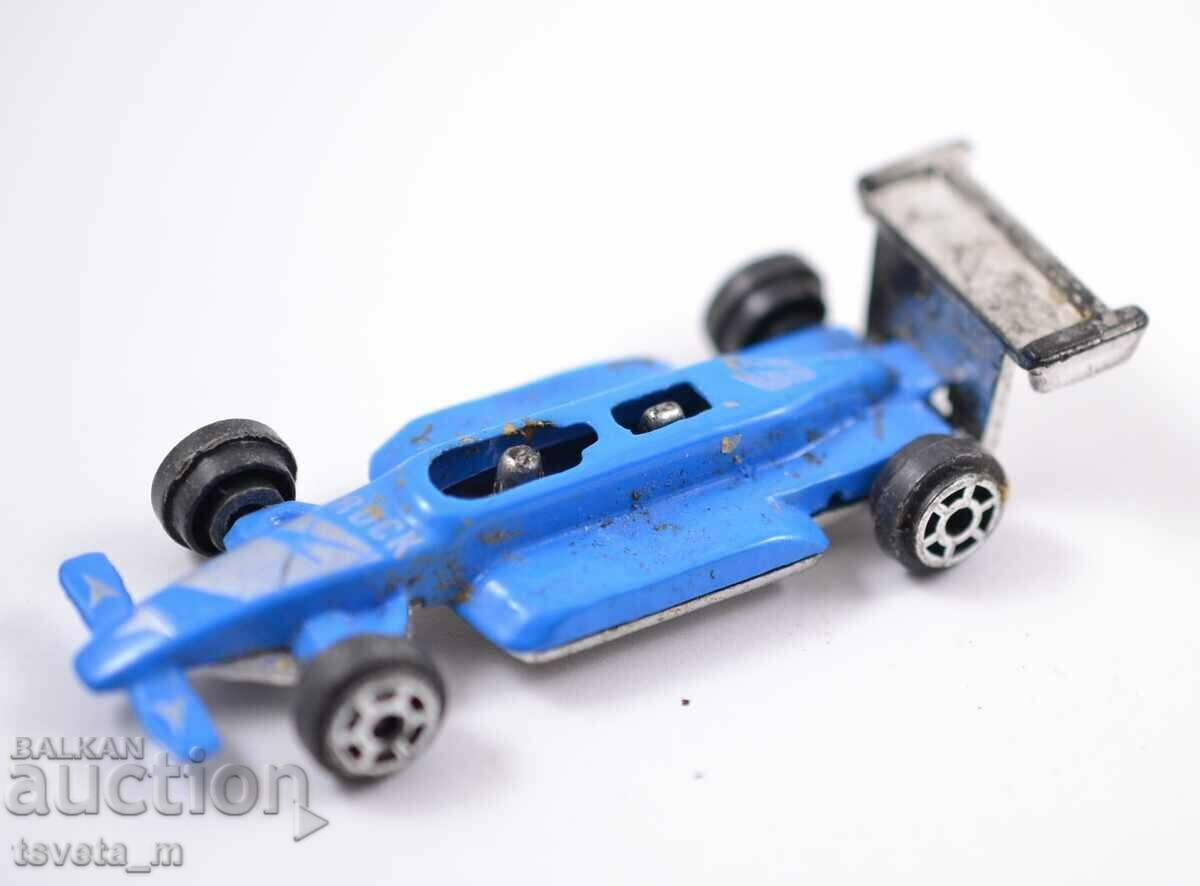 Ένα μικρό μεταλλικό αμαξίδιο με τιμή 5.00 BGN | € 2.56 Ένα μικρό μεταλλικό αμαξίδιο με τιμή 5.00 BGN | € 2.56