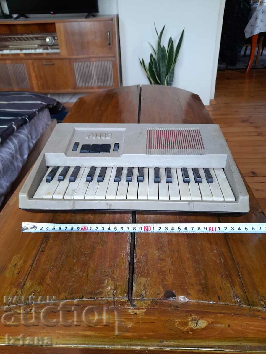 Δημοπρασία Παλιό παιδικό συνθεσάιζερ Pille Δημοπρασία Παλιό παιδικό συνθεσάιζερ Pille