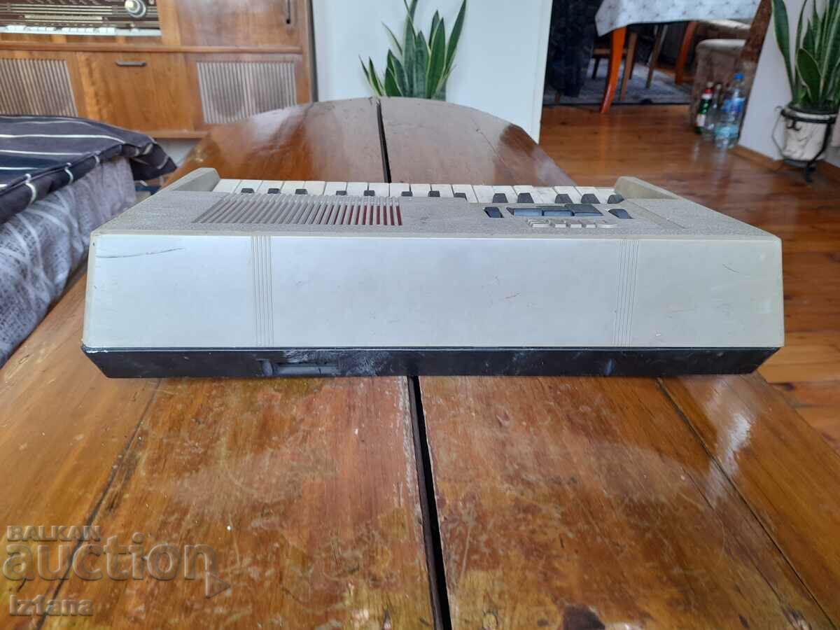 Παράδοση Παλιό παιδικό συνθεσάιζερ Pille Παράδοση Παλιό παιδικό συνθεσάιζερ Pille