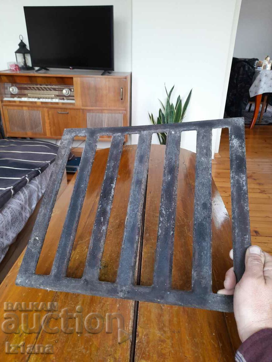 Old grill for Rahovets stove with price 32.00 BGN | € 16.36 Old grill for Rahovets stove with price 32.00 BGN | € 16.36