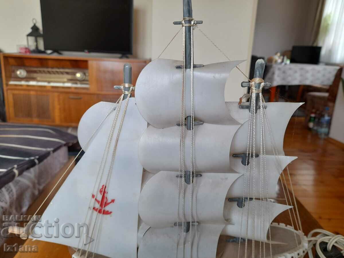 Δημοπρασία Παλιό αναμνηστικό φωτιστικό πλοίου Δημοπρασία Παλιό αναμνηστικό φωτιστικό πλοίου