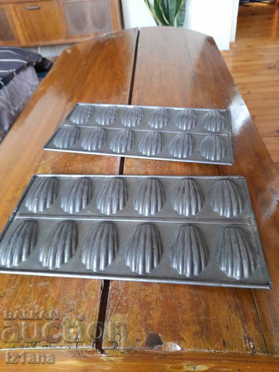 Delivery of Old form for baking sweet mussels Delivery of Old form for baking sweet mussels