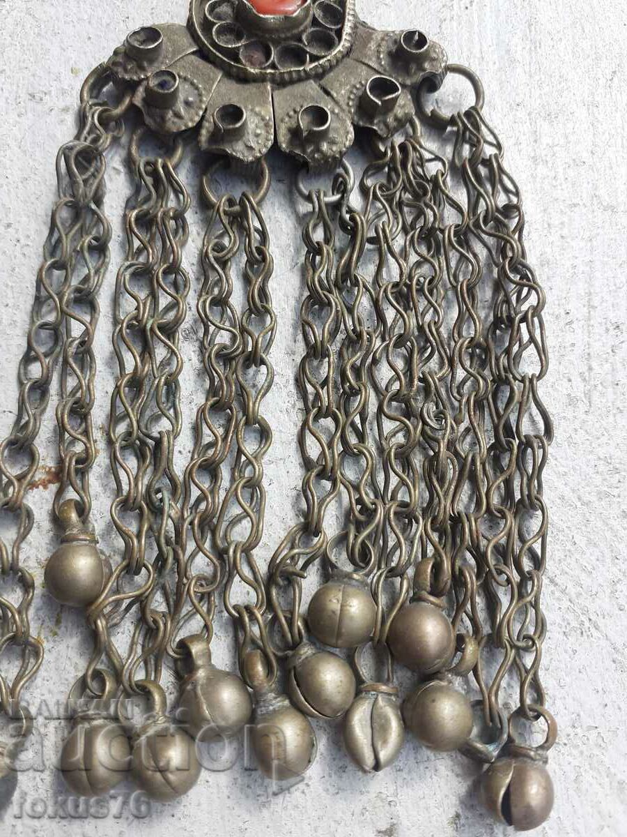 Auction An old flapping jewelry pin Auction An old flapping jewelry pin