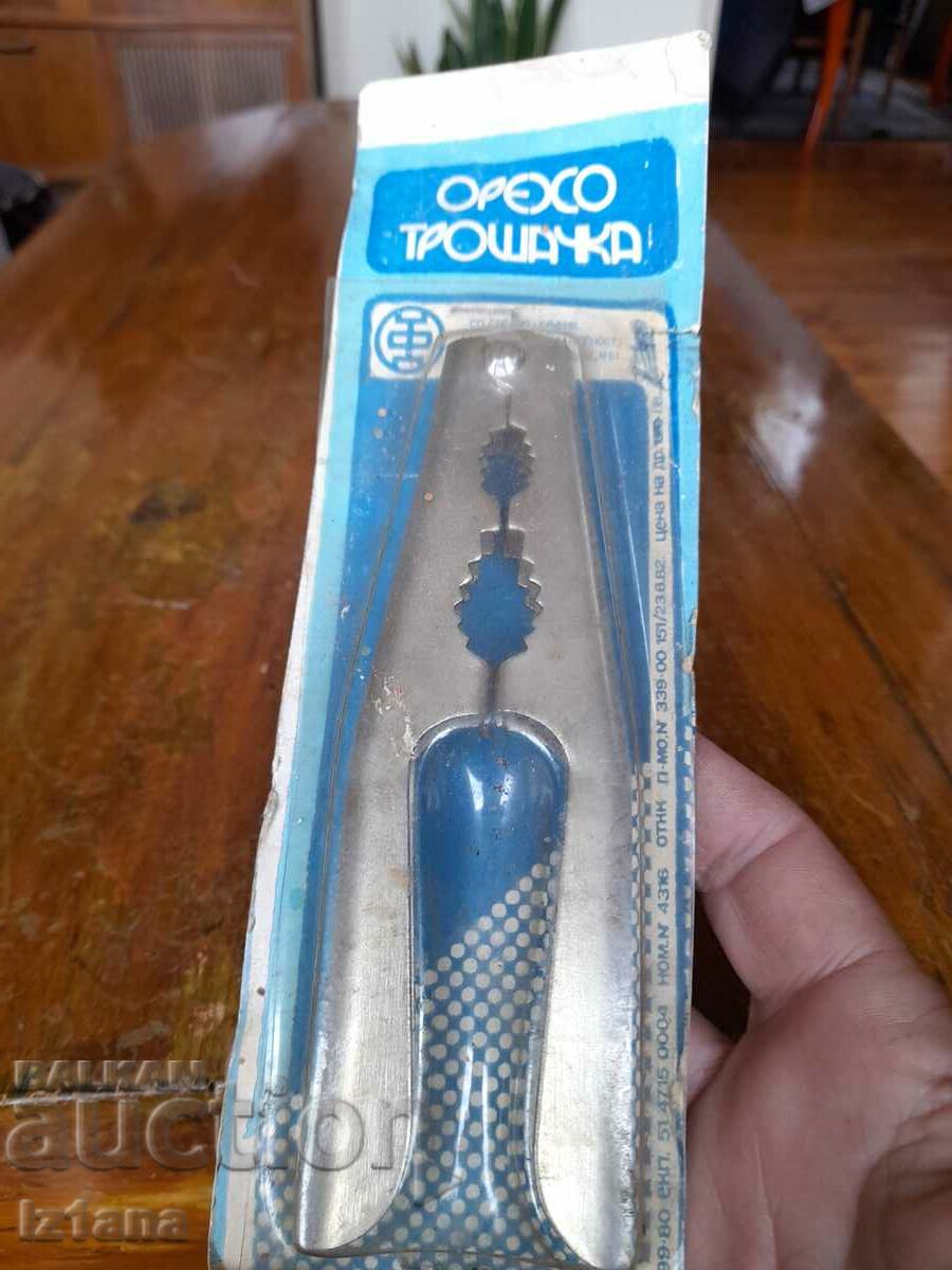 Old nutcracker with price 26.00 BGN | € 13.29 Old nutcracker with price 26.00 BGN | € 13.29