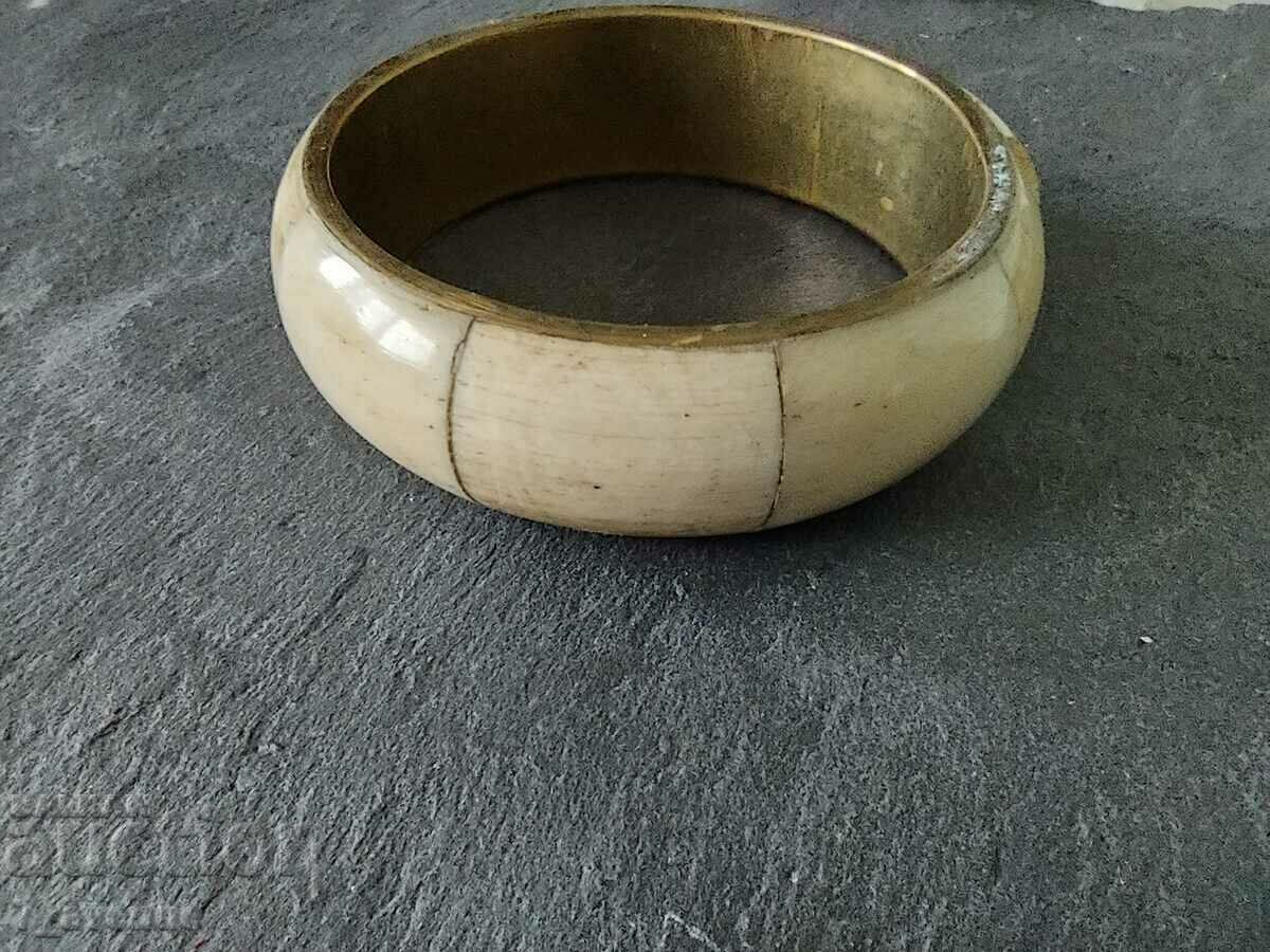 Bracelet bone and metal, beautiful, 21.03.2024 with price 49.00 BGN | € 25.05