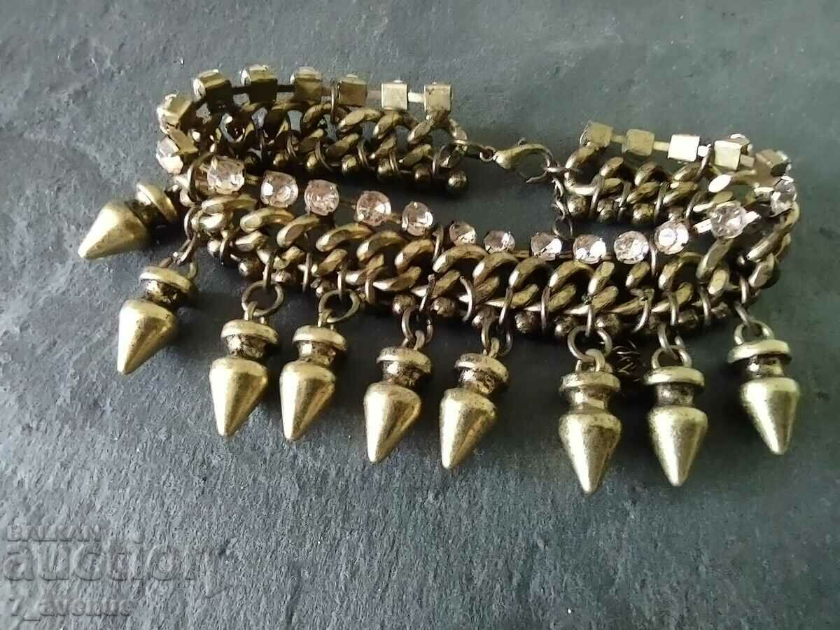 Ethnic bracelet, for costume, heavy, probably bronze, 21.03.2024 with price 99.00 BGN | € 50.62 Ethnic bracelet, for costume, heavy, probably bronze, 21.03.2024 with price 99.00 BGN | € 50.62