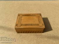 O cutie de lemn